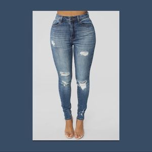 SIZE 1 Fashion Nova Distressed Jean